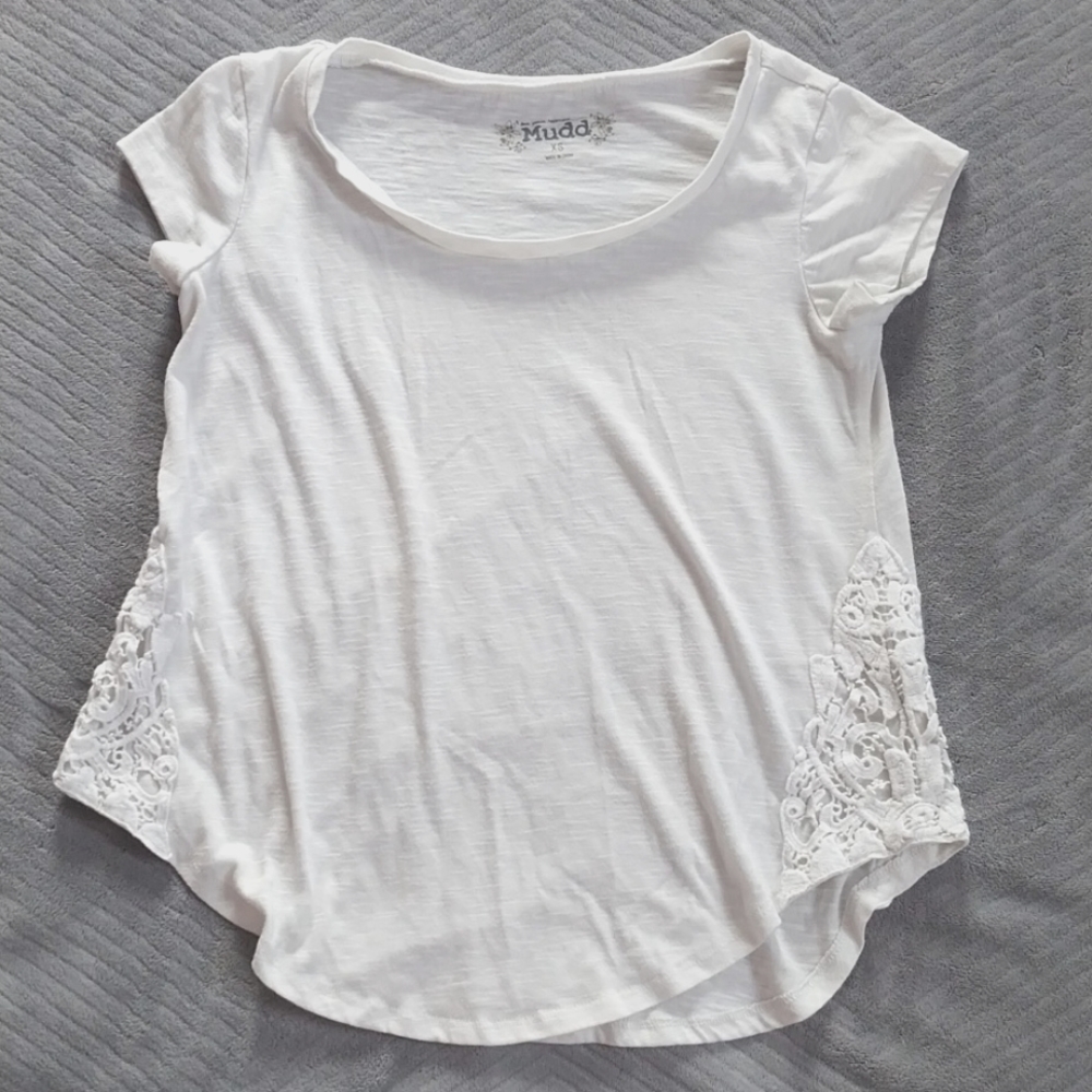 White tee shirt